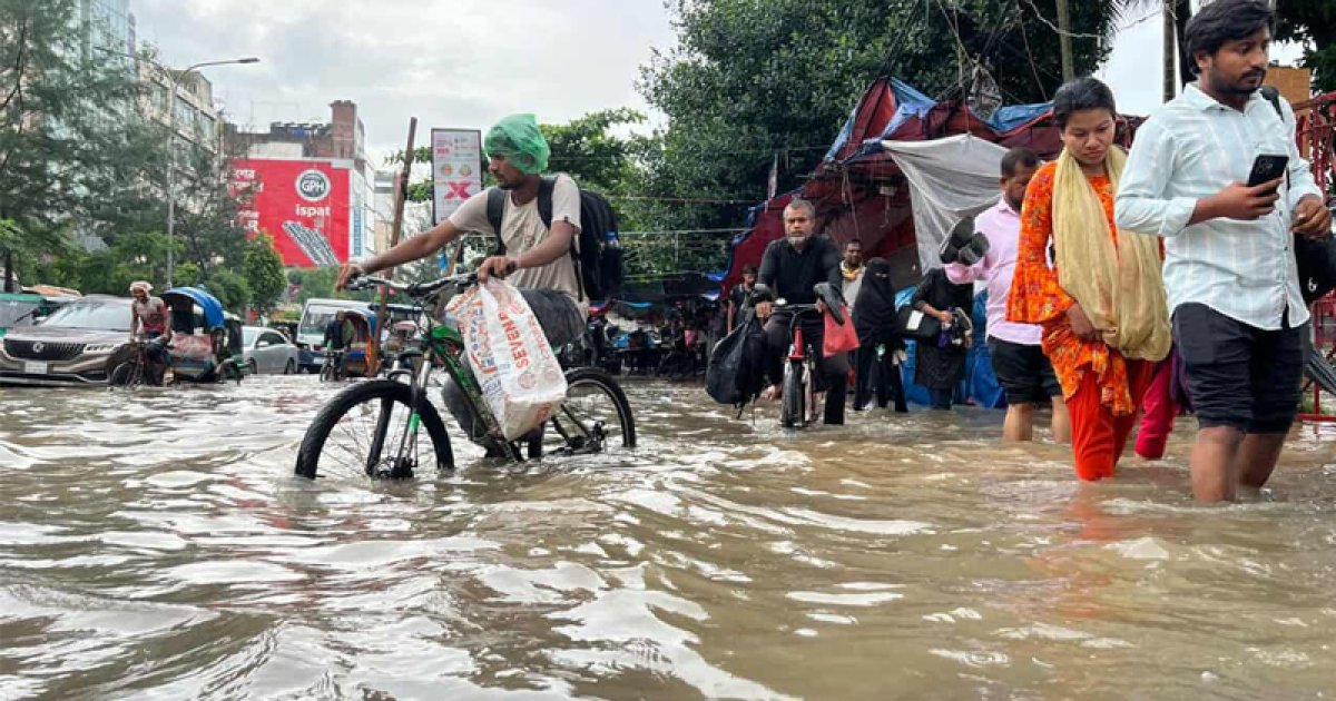বৃষ্টি, জলজট ও জলাবদ্ধতায় নাজেহাল নগরবাসীর জীবন