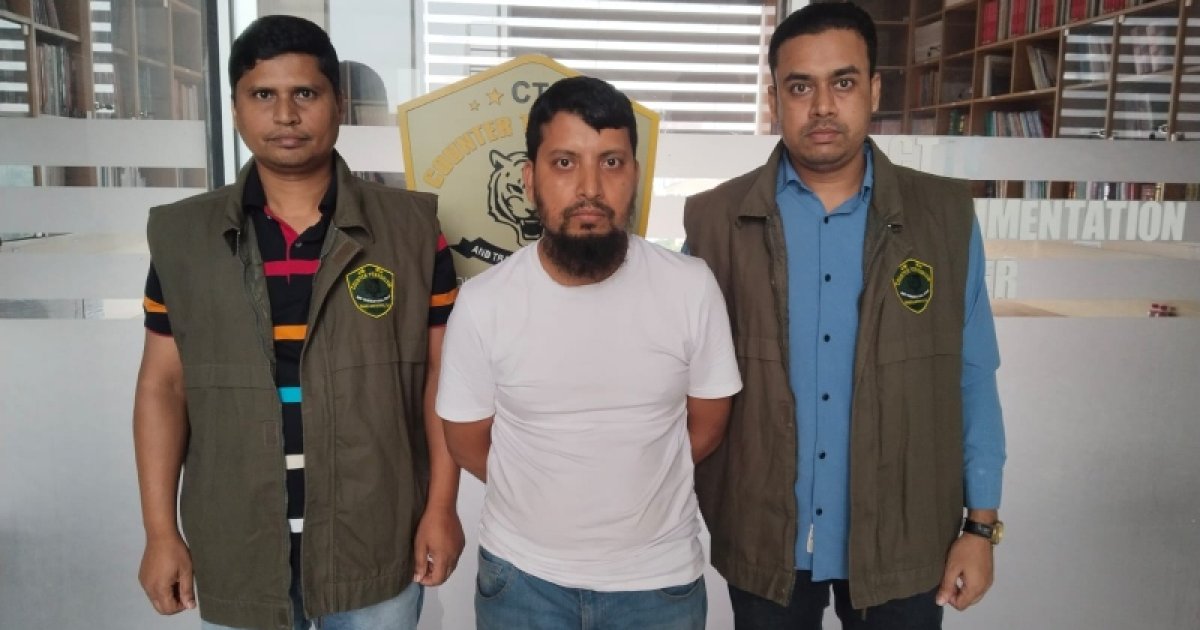ব্যাংকার পরিচয়ে অ্যাকাউন্ট থেকে টাকা হাতিয়ে নেওয়া প্রতারক গ্রেফতার