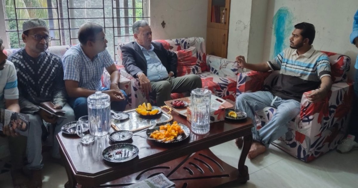 নুরকে দেখতে বাসায় গেলেন আমির খসরু