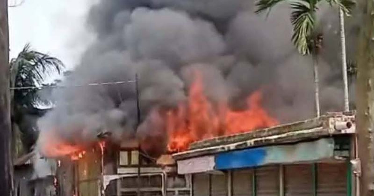মহানবী (সা.)-কে নিয়ে কটূক্তি, মাইকে ঘোষণা দিয়ে ৪ মাজারে হামলা-আগুন