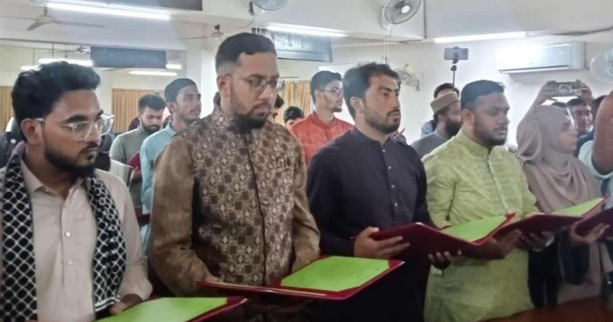 শপথ নিলেন জাকসুর নবনির্বাচিত ছাত্রপ্রতিনিধিরা