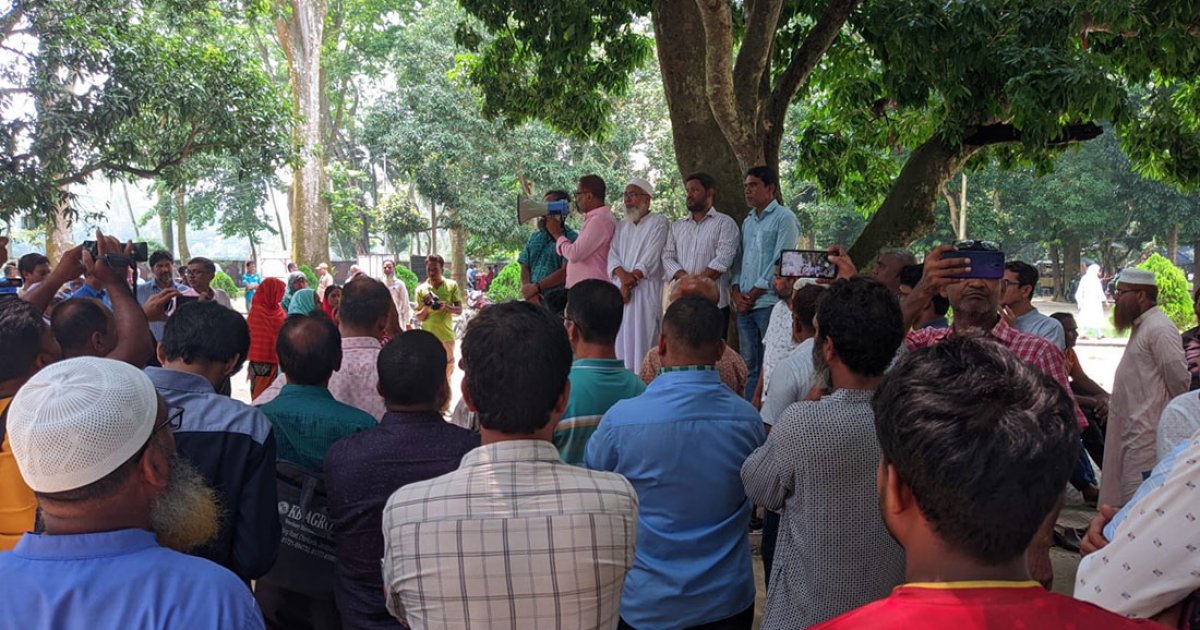 রাকসুর কার্যক্রম চলমান রেখে কর্মকর্তা-কর্মচারীদের ‘শাটডাউন’ কর্মসূচি ঘোষণা