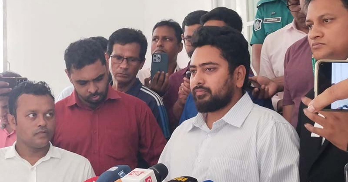 আ. লীগকে দল হিসেবে বিচারের আওতায় আনা উচিত: নাহিদ ইসলাম