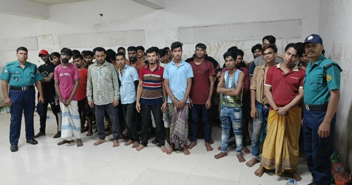 মোহাম্মদপুরের জেনেভা ক্যাম্পে পুলিশের অভিযান, গ্রেফতার ৪০
