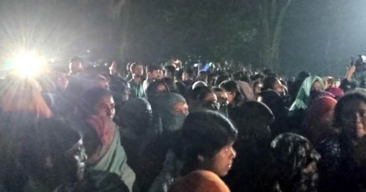 পোষ্য কোটা বাতিলের দাবিতে উত্তাল রাবি, রাতেও শিক্ষার্থীদের অবস্থান