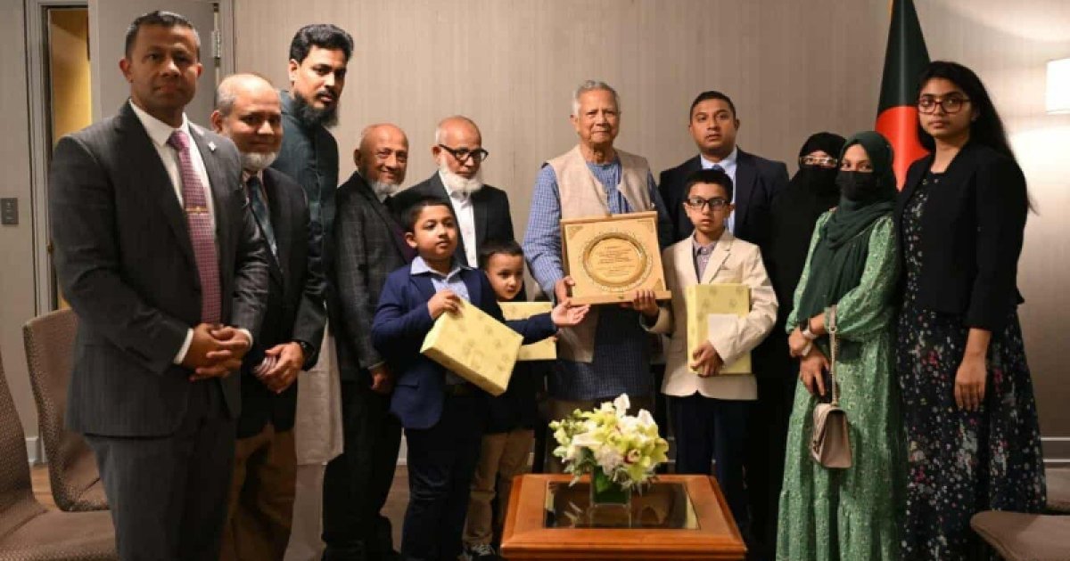 নিউইয়র্কে পুলিশ কর্মকর্তা দিদারের পরিবারের সঙ্গে প্রধান উপদেষ্টার সাক্ষাৎ