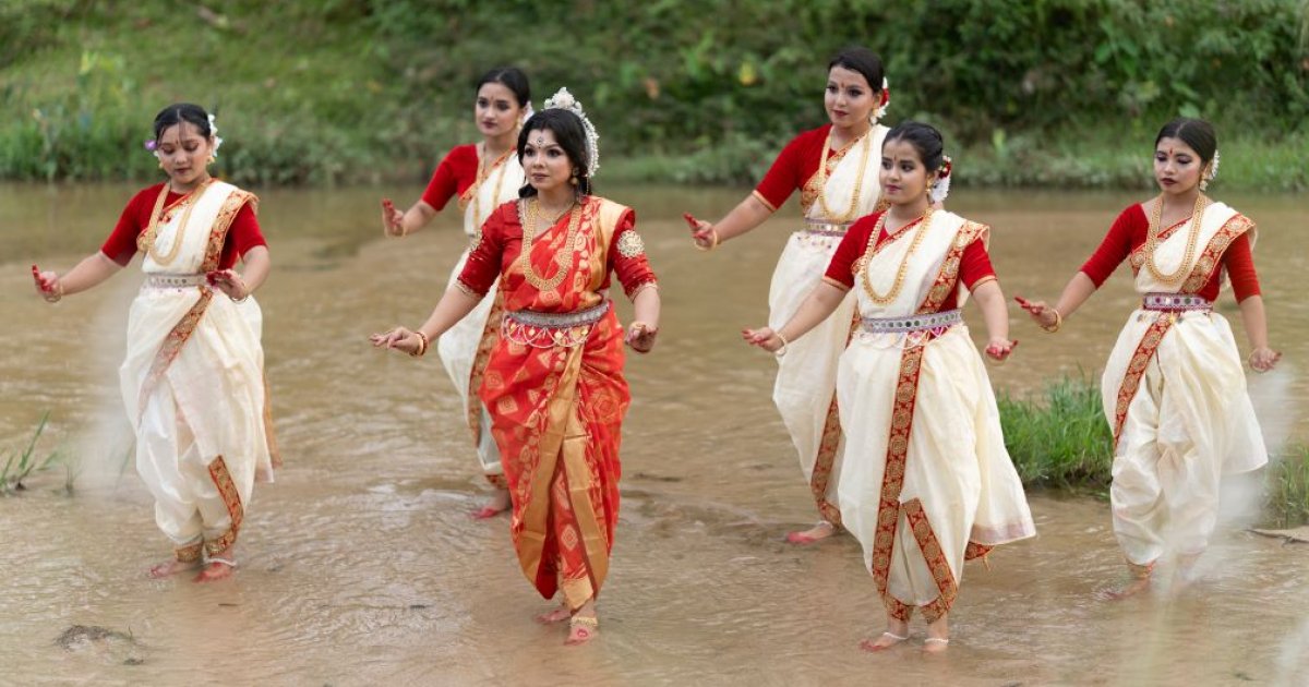দুর্গাপূজায় জ্যোতির দুটি পরিবেশনা