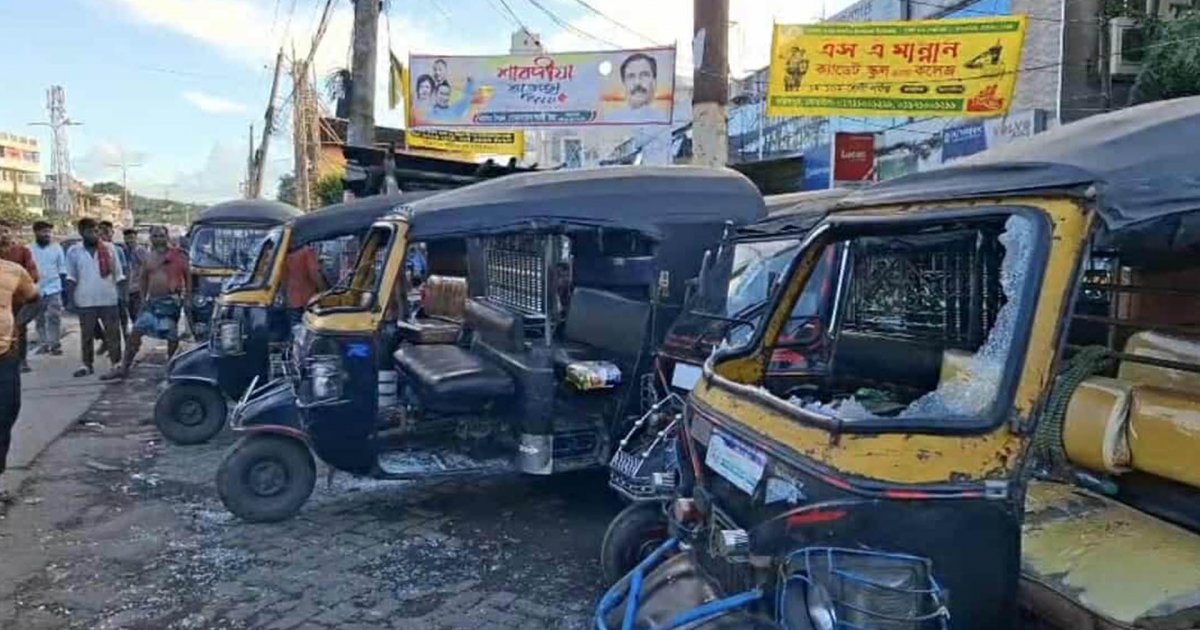 স্ট্যান্ড দখলে নিতে হামলা চালিয়ে ১৬ গাড়ি ভাঙচুর যুবদল নেতাকর্মীর, আহত ১০