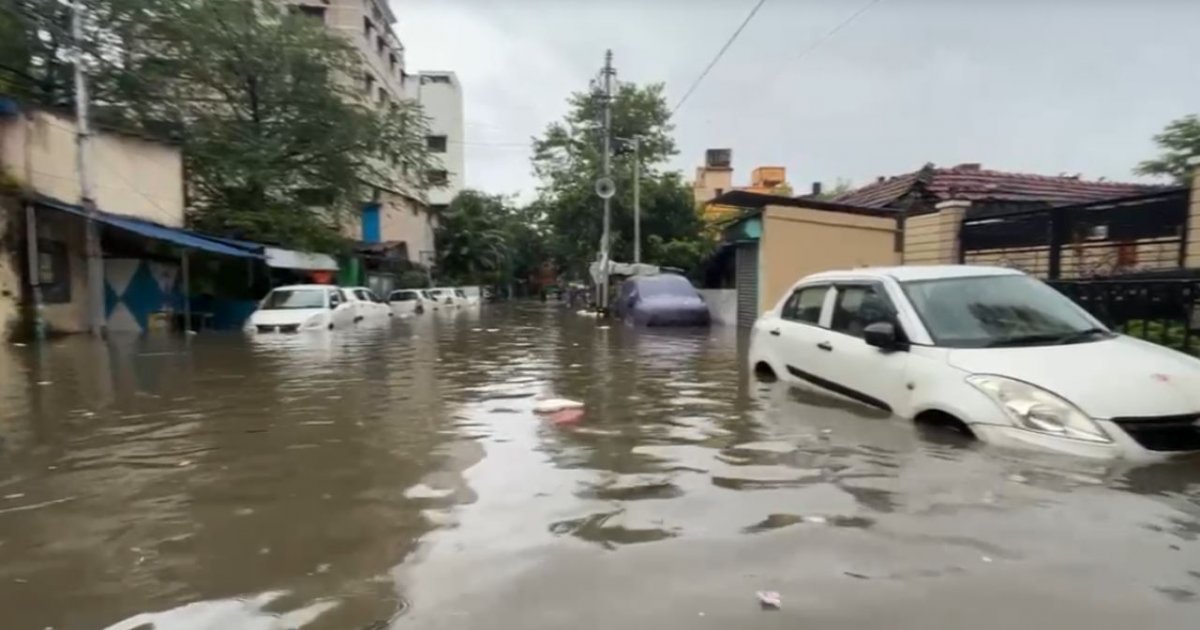 ভারী বৃষ্টিতে কলকাতায় বন‍্যা, ৮ জনের মৃত্যু