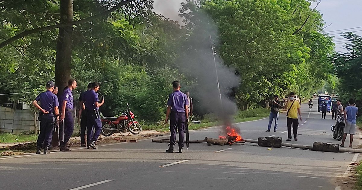 খাগড়াছড়িতে সকাল-সন্ধ্যা সড়ক অবরোধ চলছে
