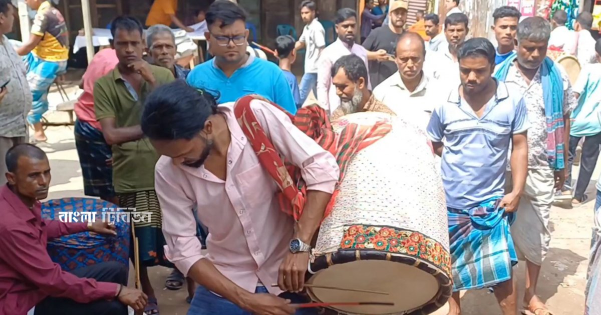 ৪০০ বছরের ঐতিহ্যবাহী ঢাকের হাট, বাদ্য শুনে ভাড়া করা হয় ঢাকিদের