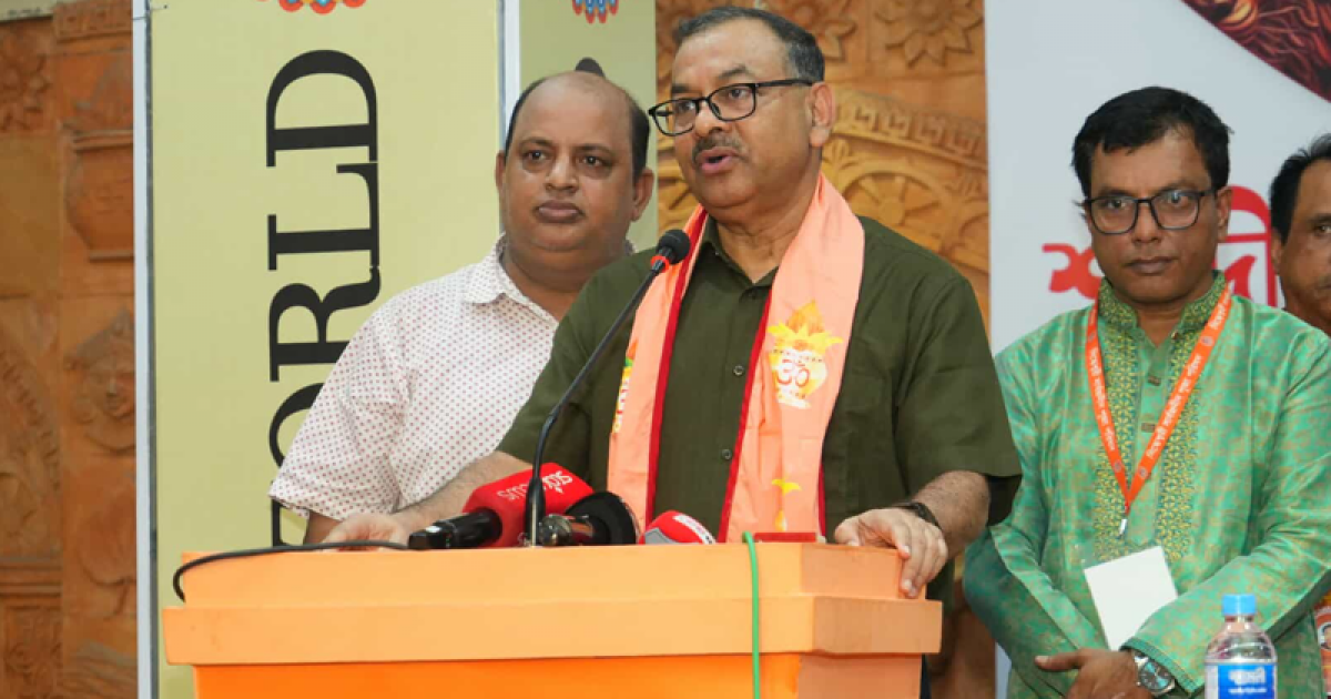 সিদ্ধেশ্বরী পূজা মণ্ডপে নিরাপত্তা ব্যবস্থা পরিদর্শনে ডিএমপি কমিশনার