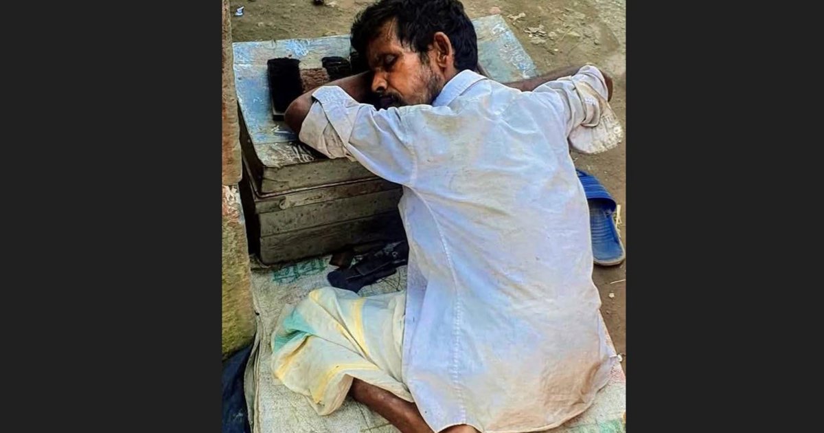 জুতা সেলাই করে জীবন চলে বীরাঙ্গনার ছেলের