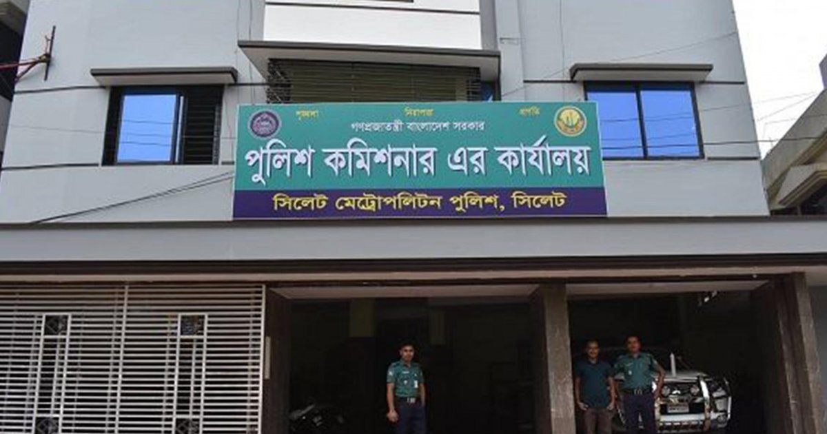 ‘আ.লীগের লোকজন যেন প্রকাশ্যে থাকতে না পারেন’ নির্দেশনা নিয়ে বিতর্ক, পরে সংশোধন