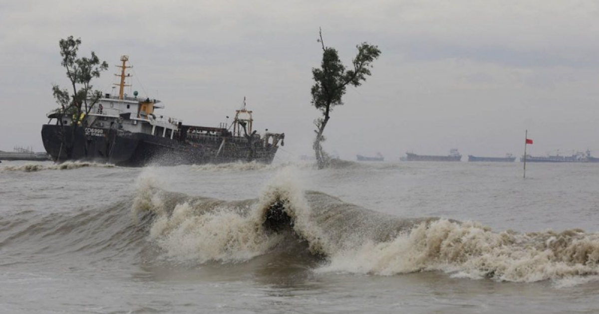 সাগরে নিম্নচাপ, বন্দরে ৩ নম্বর সতর্কতা সংকেত