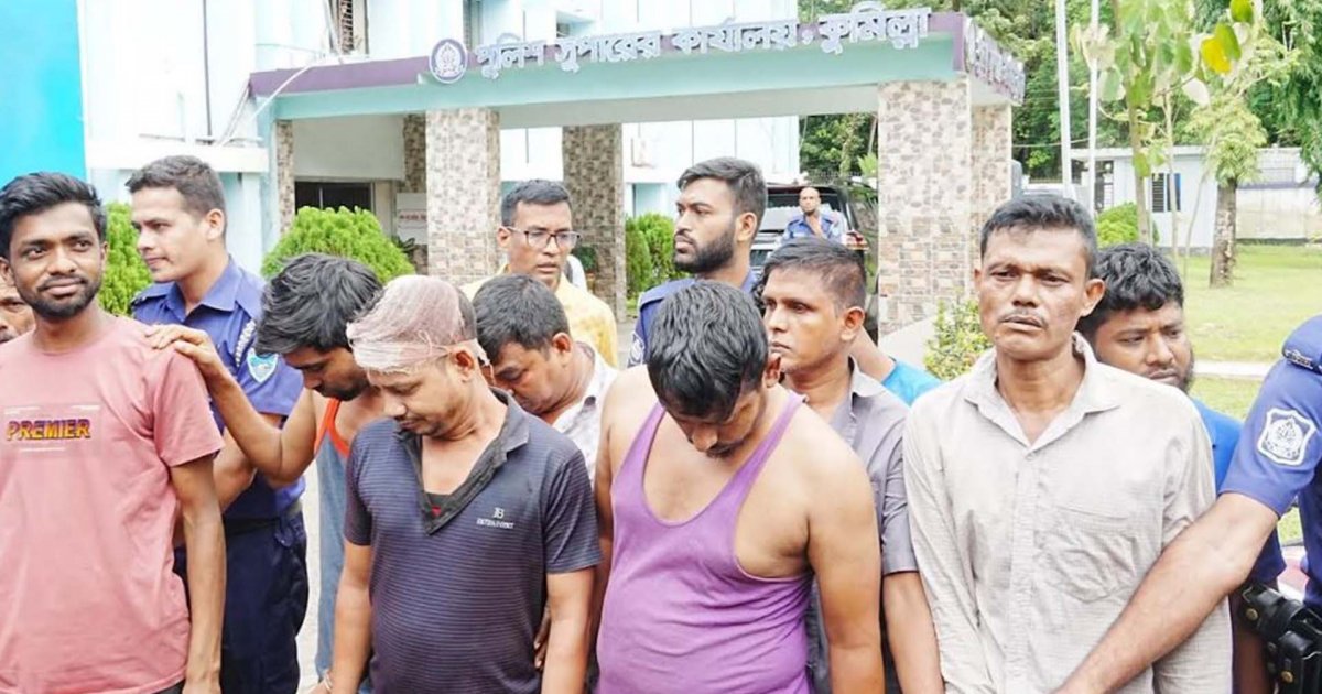 ১৩ সহযোগীসহ গ্রেফতার ‘ডাকাত দলের প্রধান’ দুলাল