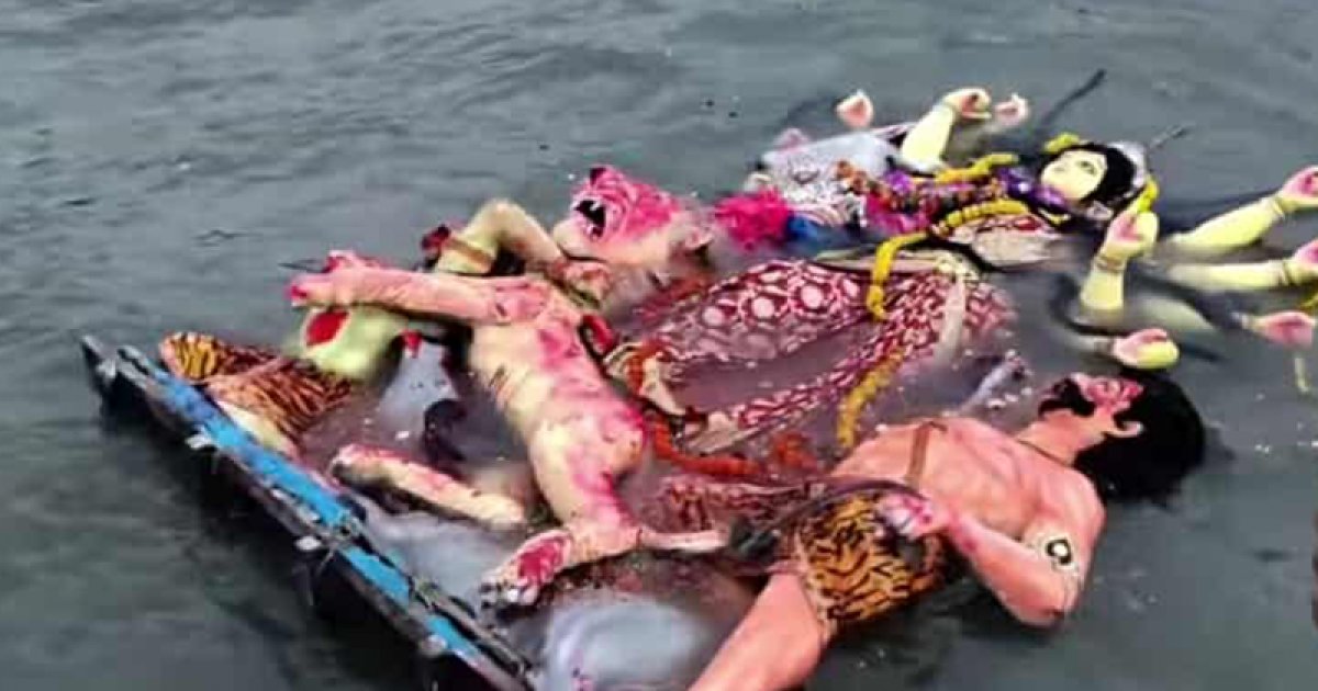 চোখের জলে প্রতিমা বিসর্জন, শেষ হলো শারদীয় দুর্গাপূজা