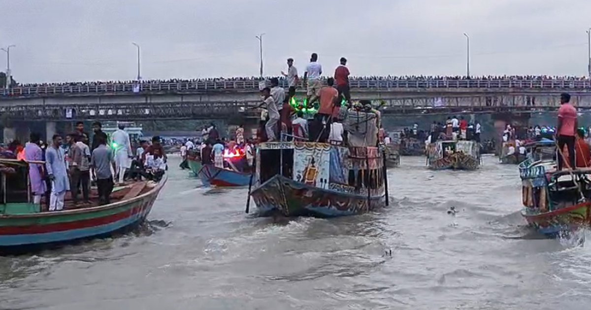 প্রতিমা বিসর্জনের সময় তুরাগ নদে নৌকা ডুবে দুই শিশু নিখোঁজ