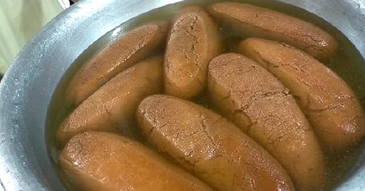 জিআই পণ্যের তালিকায় নেত্রকোনার ‘বালিশ মিষ্টি’