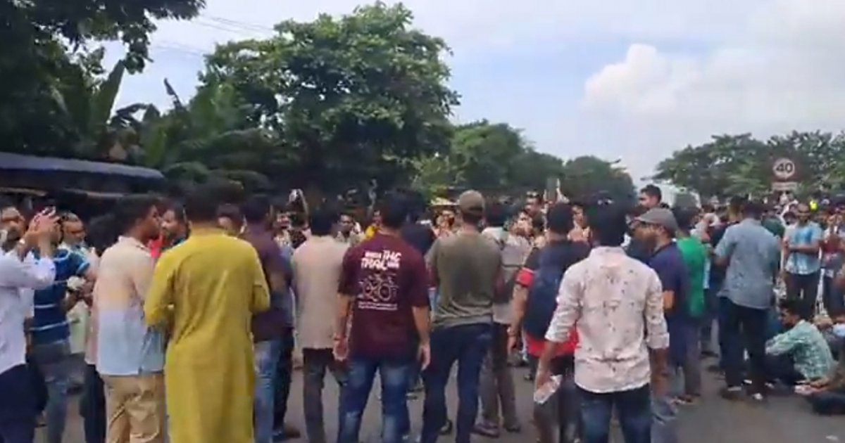 ইসলামী ব্যাংকের চাকরিচ্যুতদের ঢাকা-চট্টগ্রাম মহাসড়ক অবরোধ