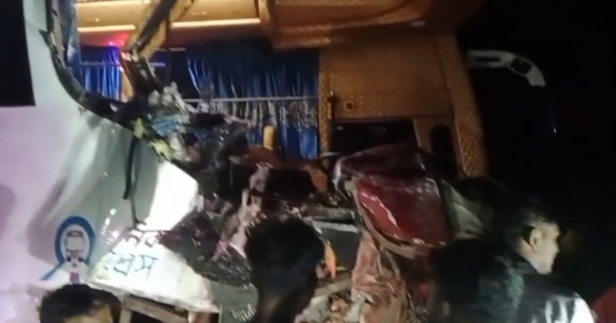ঢাকা-বরিশাল মহাসড়কে বাস-ট্রাকের সংঘর্ষে নিহত এক, আহত ১০