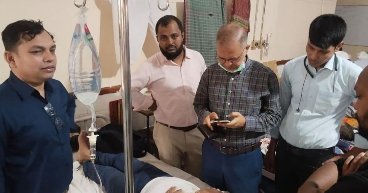সীতাকুণ্ডে দুই সাংবাদিকের ওপর হামলা-মারধর, ক্যামেরা ভাঙচুর