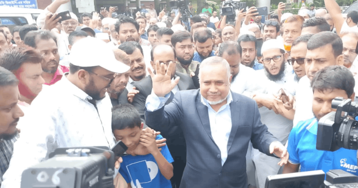 যুক্তরাষ্ট্র থেকে দেশে ফিরলেন ডা. তাহের