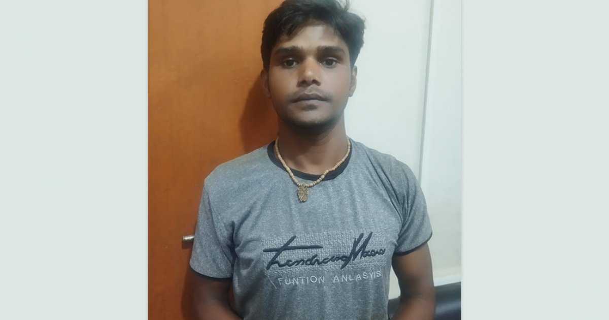 নুরাল পাগলার বাড়ি থেকে লুট হওয়া খাটের মাচাসহ যুবক গ্রেফতার