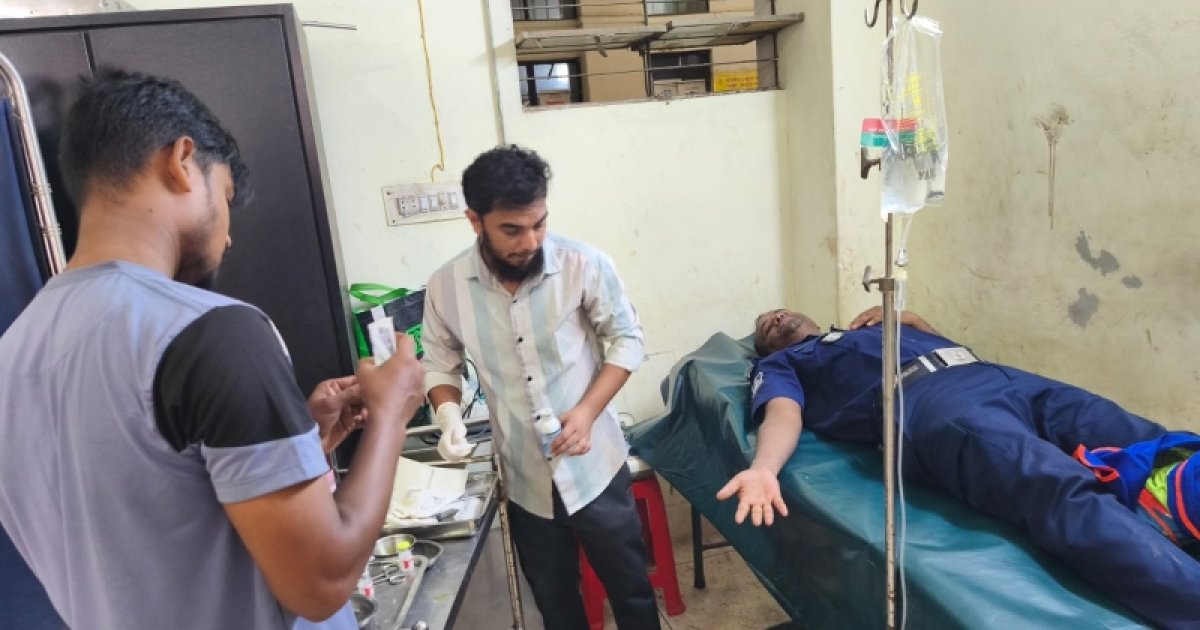 মেঘনা নদীতে চাঁদাবাজদের হামলায় ৩ নৌপুলিশ আহত