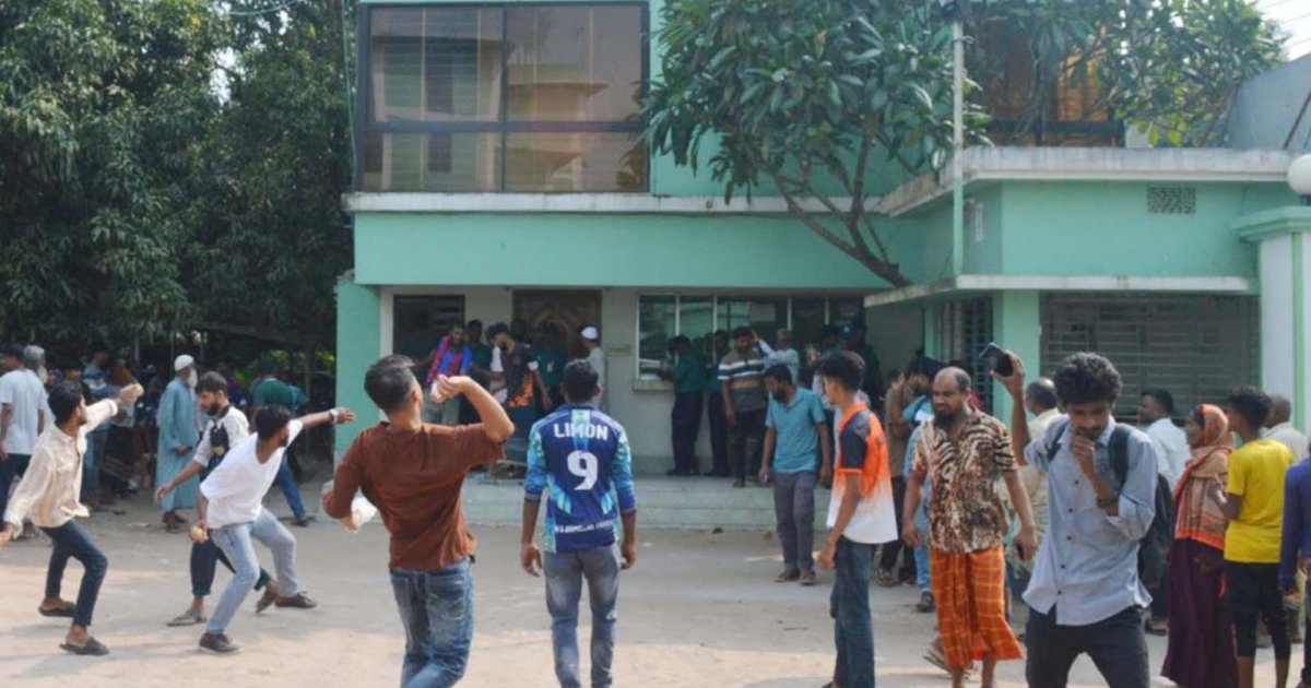 আ.লীগ নেতার হিমাগারে আটকে দুই নারী ও তরুণকে মারধর, সেফটিপিন ফুটিয়ে নির্যাতন