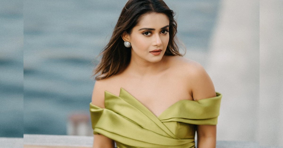 টলিউড থেকে ছিটকে পড়লেও ঢালিউডে দারুণ অভিষেক