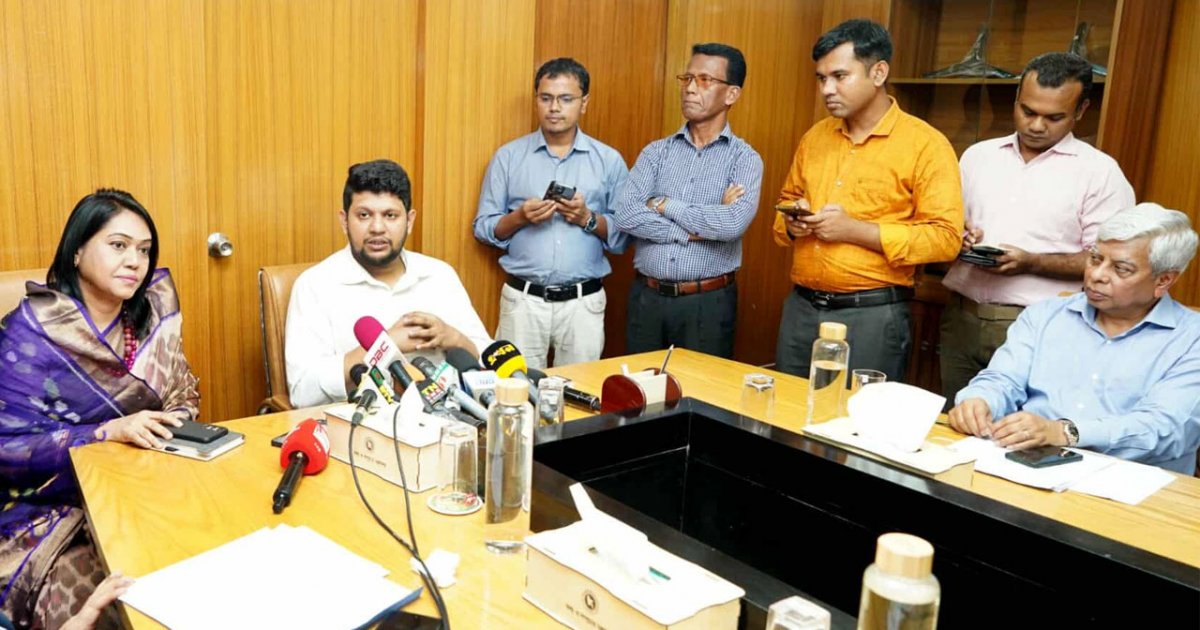 সব পদ্ধতি অনুসরণ করেই নতুন মিডিয়ার লাইসেন্স দেওয়া হয়েছে: তথ্য উপদেষ্টা
