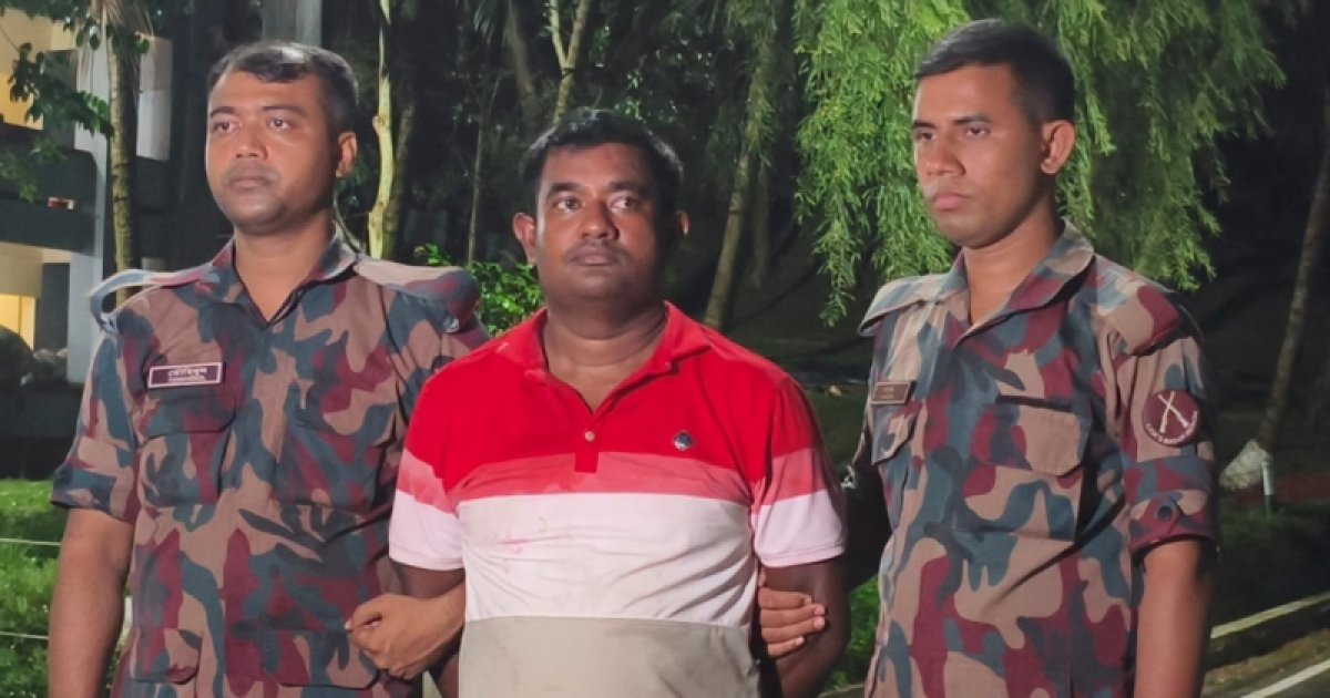 উখিয়ায় ইয়াবা গডফাদার মনির আটক