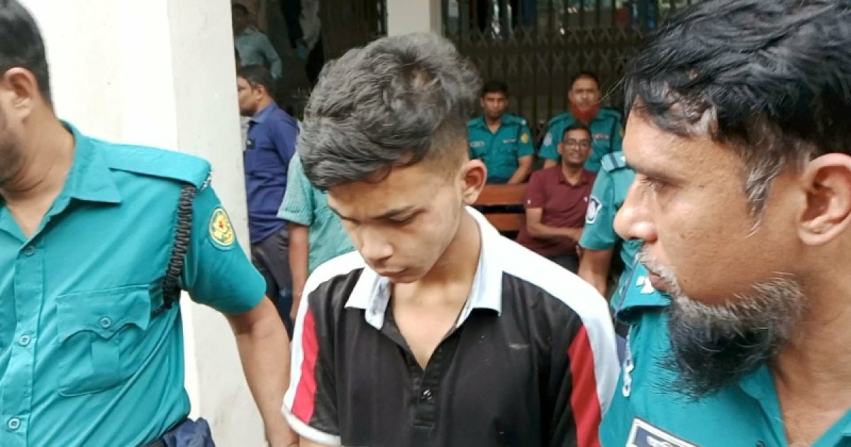 আদালত চত্বরে বিচারকের গাড়ির যন্ত্রাংশ চুরির সময় ধরা পড়লো চোর