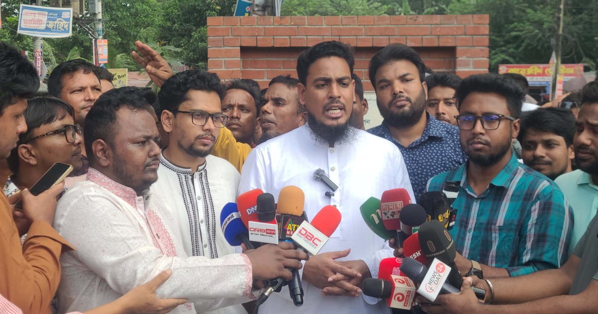 উপদেষ্টাদের সেফ এক্সিট নেওয়ার প্রবণতা জনগণ মেনে নেবে না: আখতার হোসেন