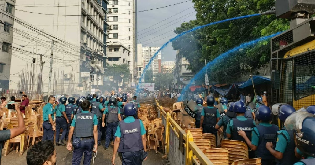 কাকরাইলে জাতীয় পার্টির কর্মী সমাবেশে পুলিশের বাধা, সাউন্ড গ্রেনেড নিক্ষেপ