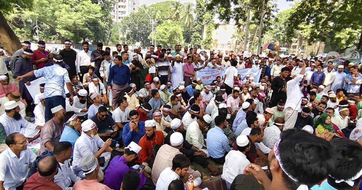 সারা দেশে এমপিওভুক্ত শিক্ষকদের কর্মবিরতি, লাগাতার অবস্থান কর্মসূচি শহীদ মিনারে