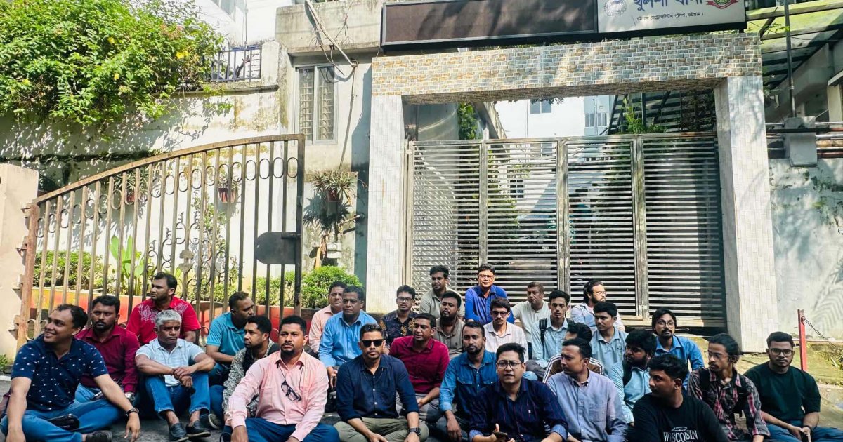 চট্টগ্রামে যমুনা টিভির সাংবাদিককে ‘ফ্যাসিস্ট’ আখ্যা দিয়ে মারধর