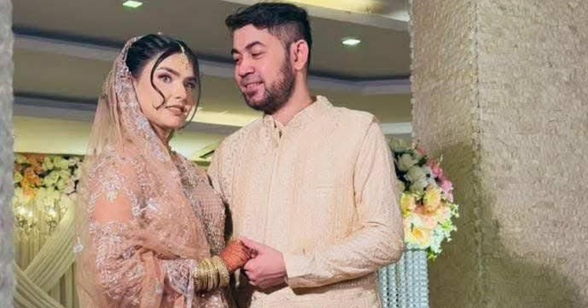 কনে সেনাসদস্য, বর কণ্ঠশিল্পী!