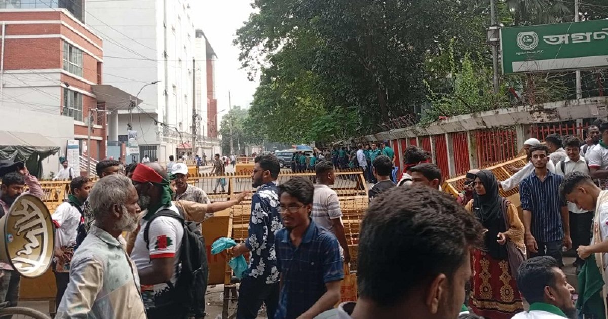 স্মারকলিপি দিয়ে সচিবালয় এলাকা ছাড়লেন ‘জুলাই যোদ্ধারা’