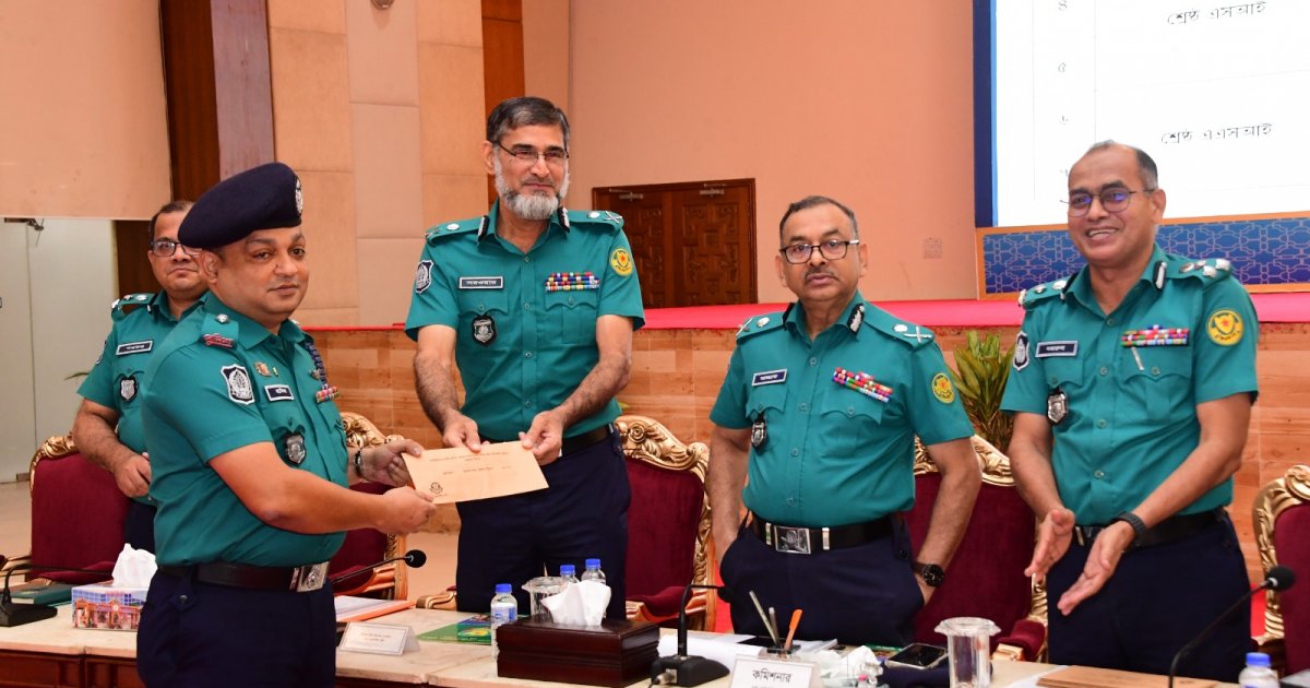 জননিরাপত্তায় অবদান: ডিএমপিতে সেপ্টেম্বর মাসে শ্রেষ্ঠ হলেন যারা