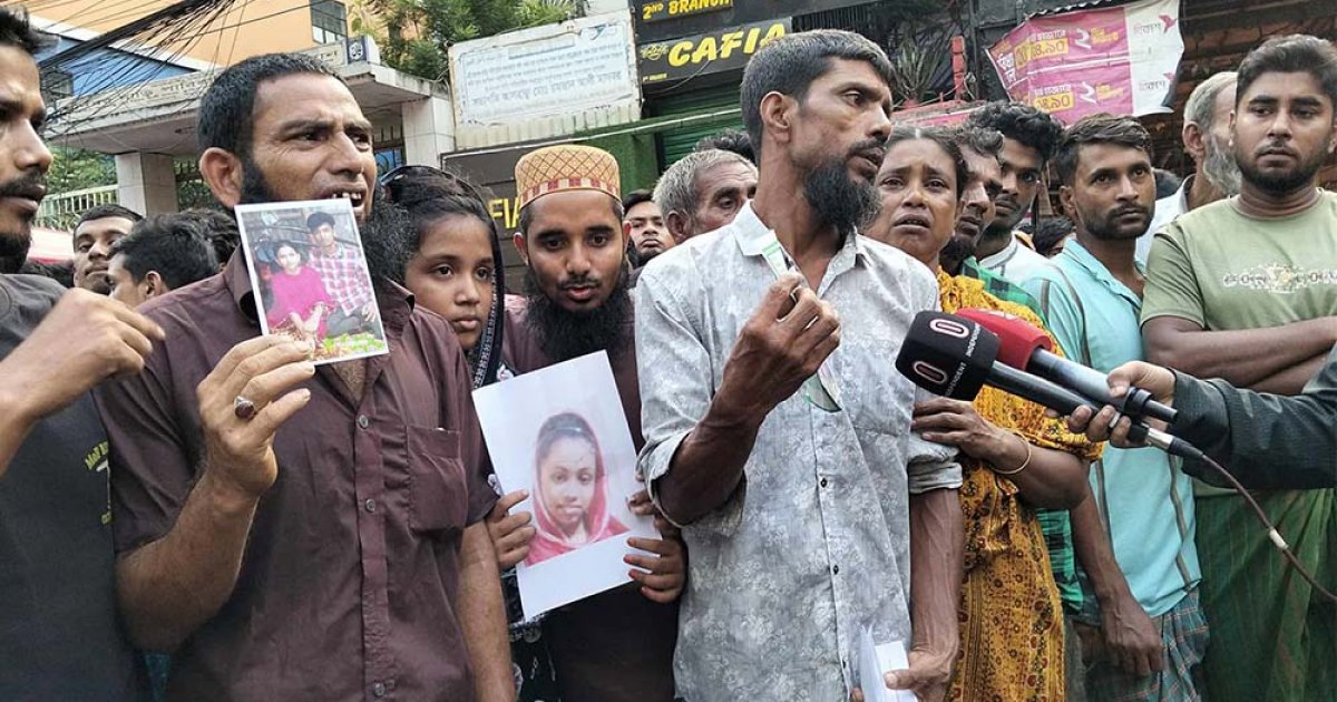 মিরপুরে আগুন: নিখোঁজ স্বজনের অপেক্ষায় তারা