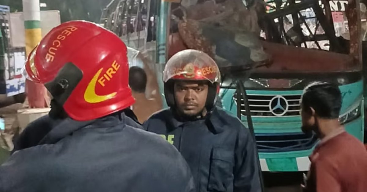 গ্যাস পাম্পে বাসের সিলিন্ডার বিস্ফোরণ, আহত ৪