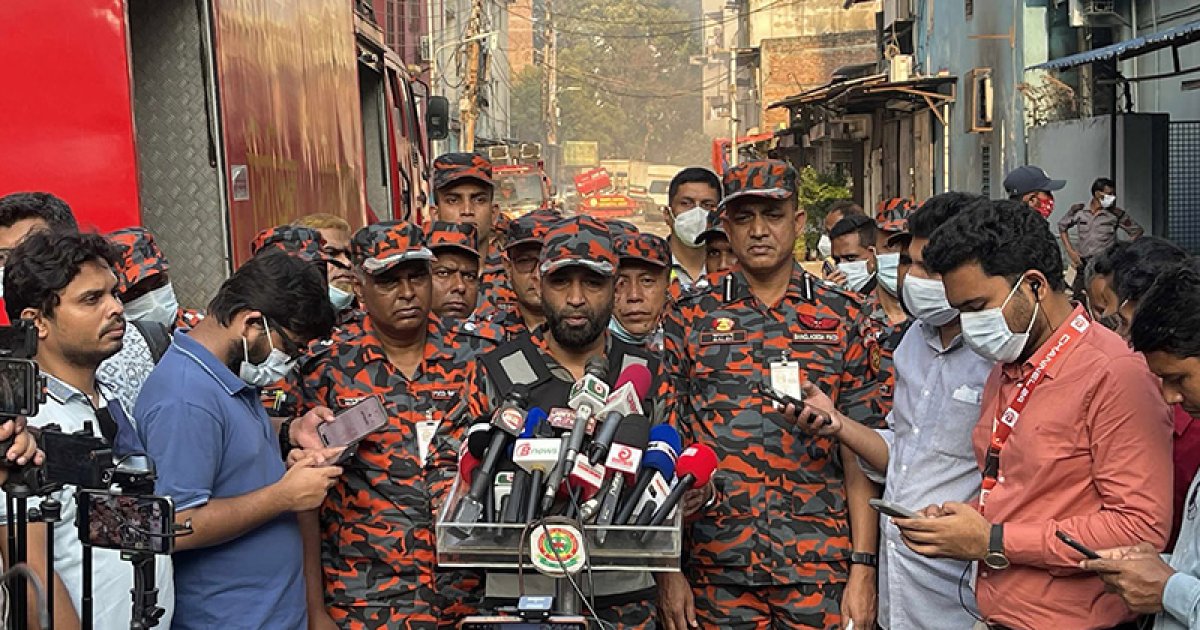শাহ আলম ট্রেডার্সের গুদামটি অবৈধ, অভিযান চালানোর পর্যায়ে ছিল: ফায়ার সার্ভিস