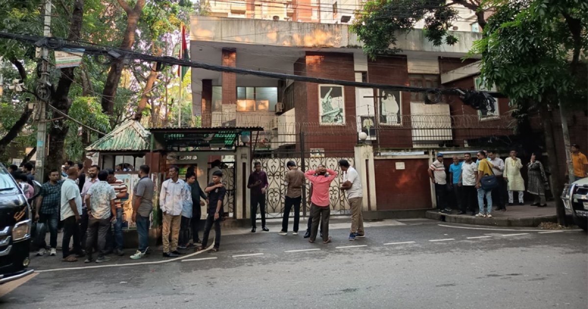 গুলশান কার্যালয়ে সাংবাদিককে মারধর, ভারপ্রাপ্ত চেয়ারম্যানের ভাবমূর্তি নিয়ে প্রশ্ন!