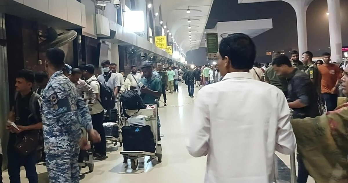 শাহজালালে আগুন, উদ্বেগ-উৎকণ্ঠার যাত্রীদের স্বজনরা