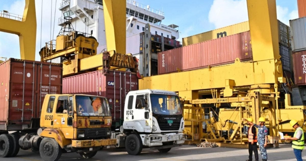 চট্টগ্রাম বন্দরে অচলাবস্থা