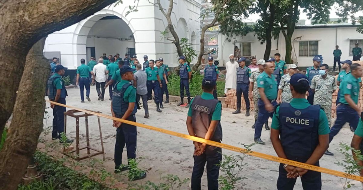 হেফাজতে থাকা সাবেক ও কর্মরত সেনা কর্মকর্তাদের ট্রাইব্যুনালে হাজির করা হয়েছে