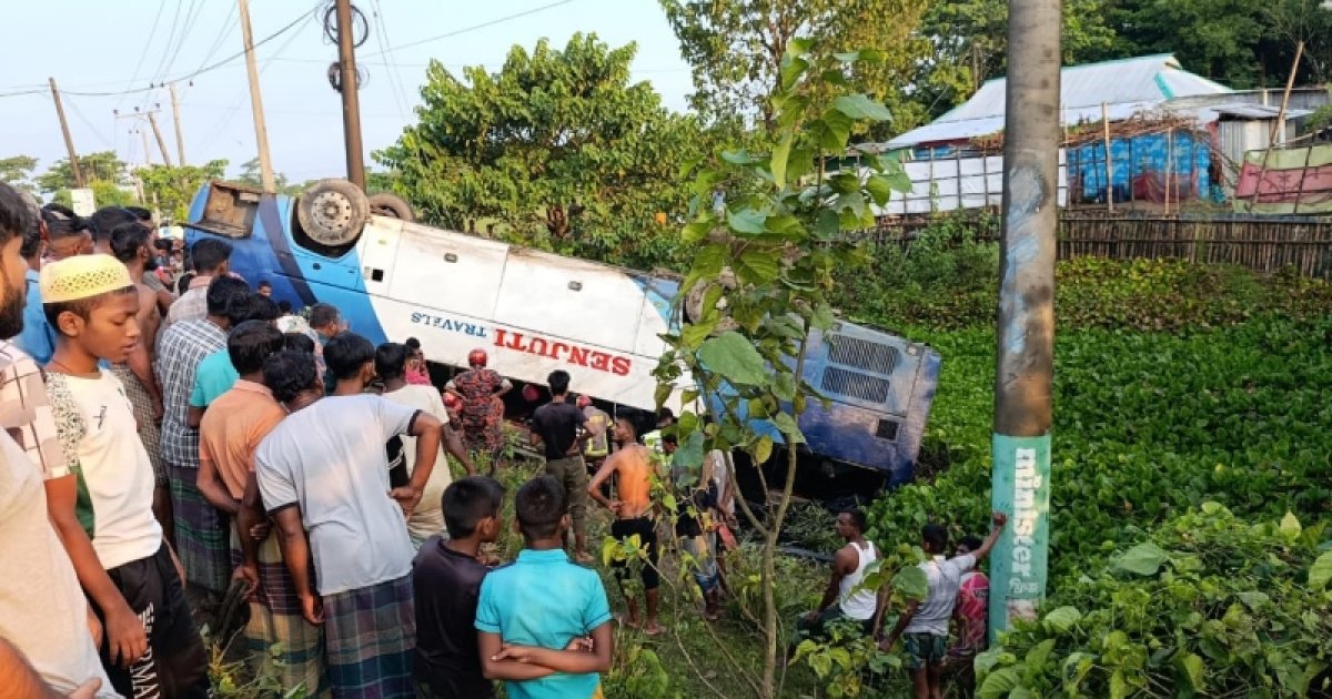 সুনামগঞ্জে বাস উল্টে পড়লো খাদে, নিহত ২