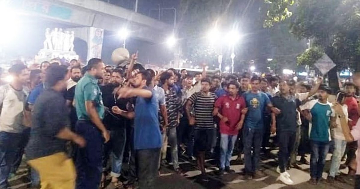 ঢাবিতে উচ্ছেদ অভিযানের জেরে বিক্ষোভ-পাল্টা বিক্ষোভ